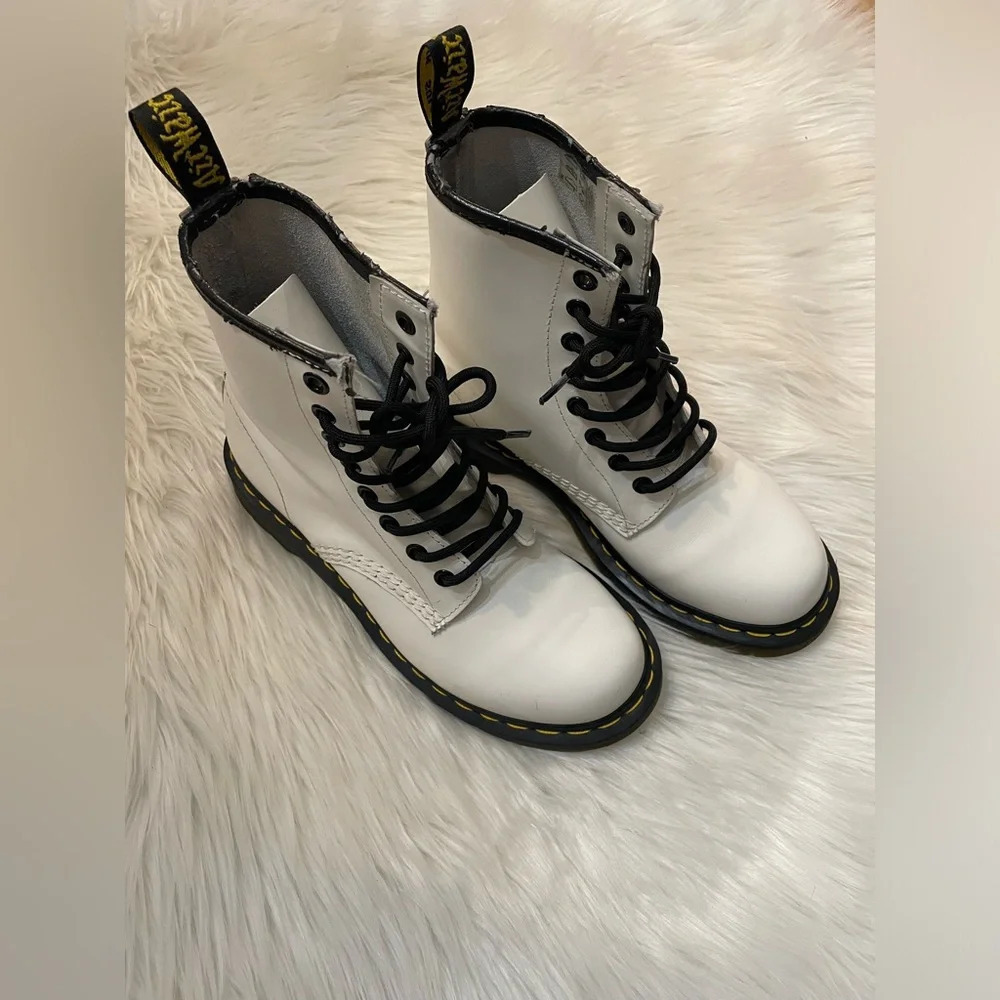 Dr. Martens White Leather Lace Up boots- Women's 7 - Picture 16 of 16